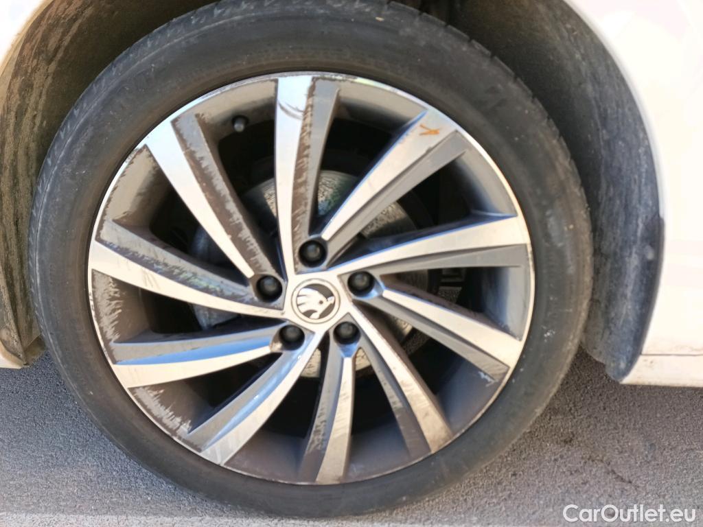  Skoda  Octavia SKODA  / 2020 / 5P / familiar Combi 2.0 TDI 110kW (150CV) DSG Style #6