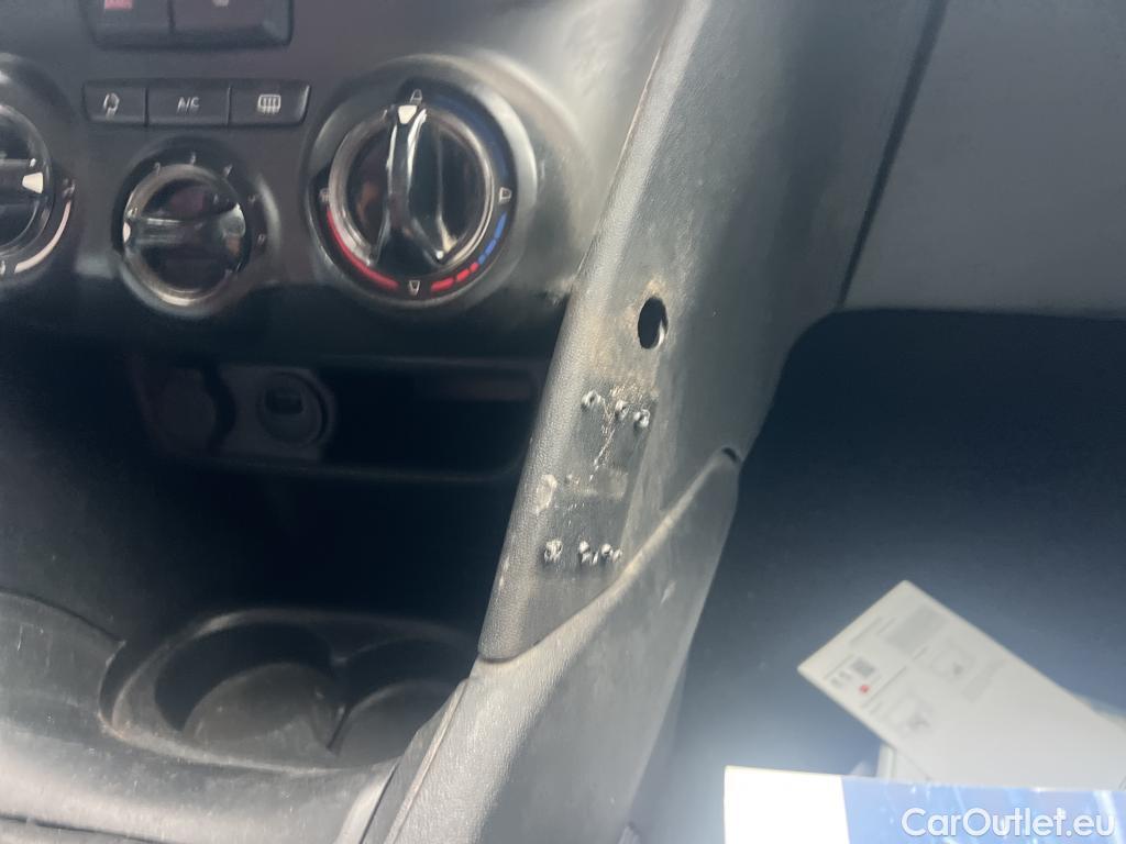  Peugeot  208 PEUGEOT  / 2019 / 5P / berlina con portón BlueHDi 73kW (100CV) Active #21