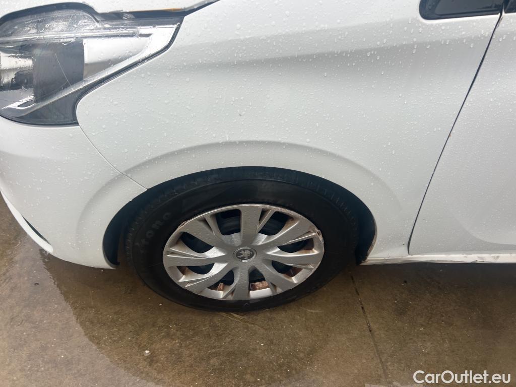  Peugeot  208 PEUGEOT  / 2019 / 5P / berlina con portón BlueHDi 73kW (100CV) Active #39