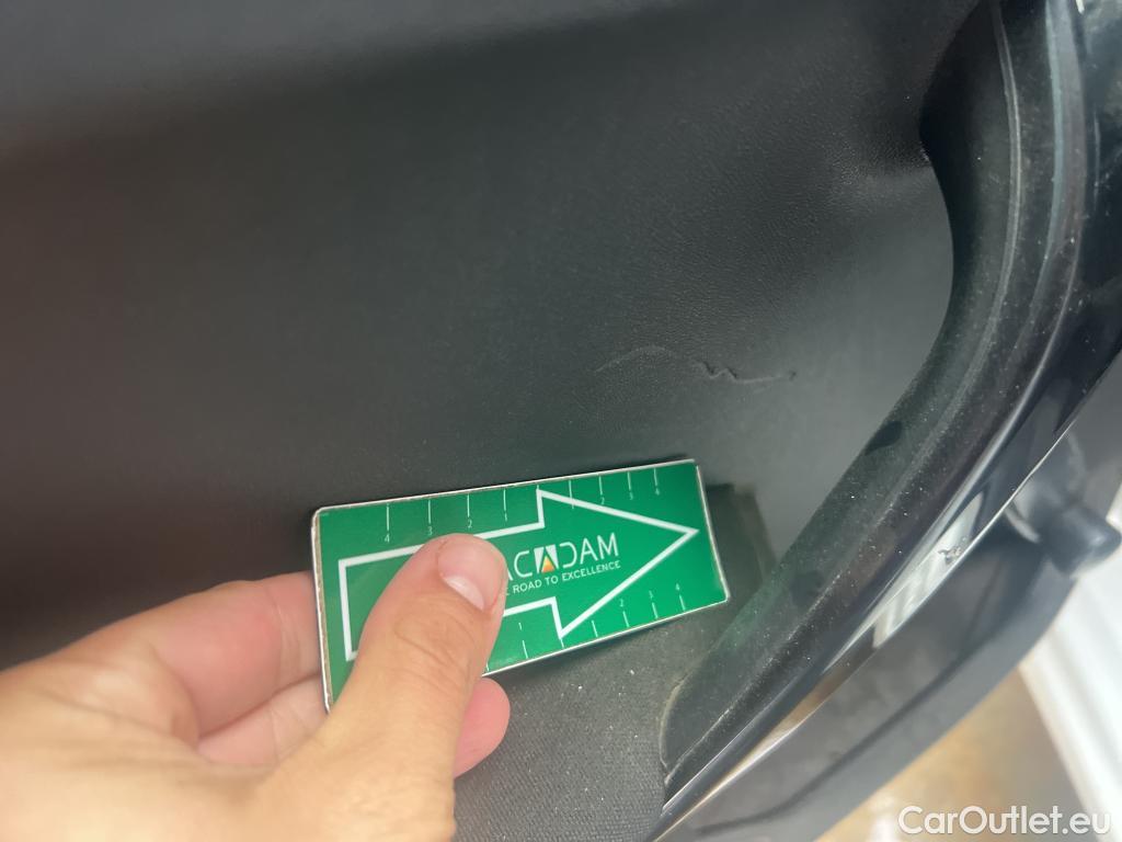  Peugeot  208 PEUGEOT  / 2019 / 5P / berlina con portón BlueHDi 73kW (100CV) Active #27