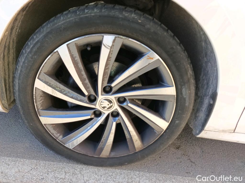  Skoda  Octavia SKODA  / 2020 / 5P / familiar Combi 2.0 TDI 110kW (150CV) DSG Style #5