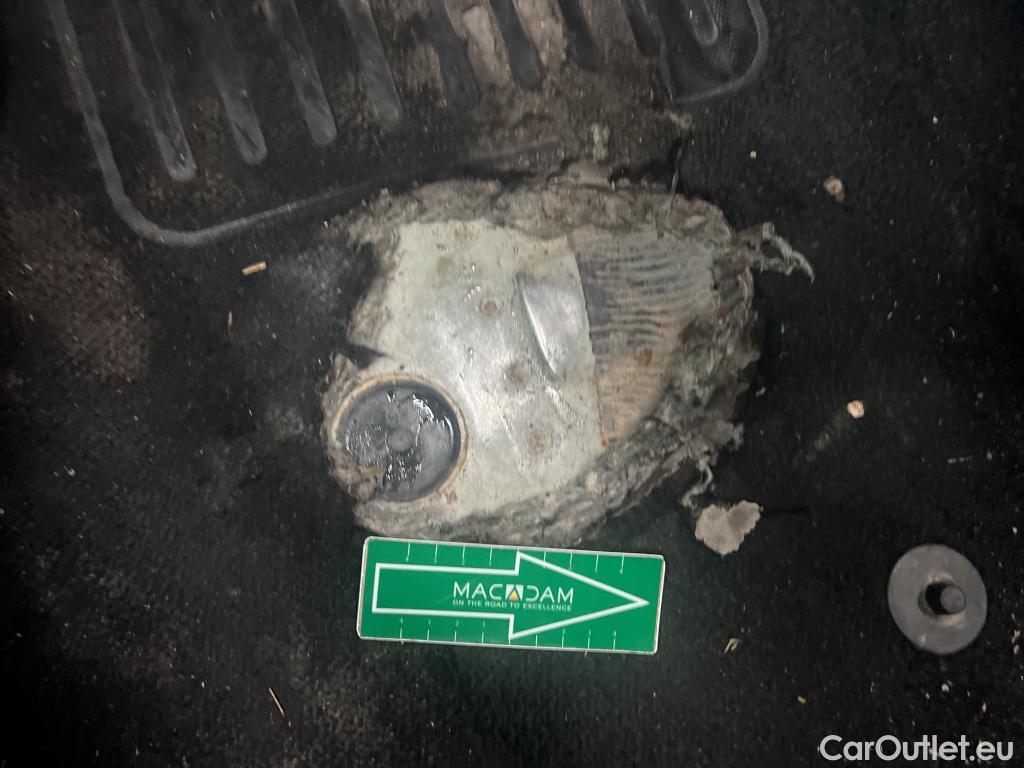  Peugeot  208 PEUGEOT  / 2019 / 5P / berlina con portón BlueHDi 73kW (100CV) Active #46