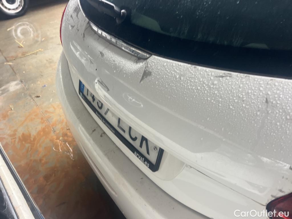  Peugeot  208 PEUGEOT  / 2019 / 5P / berlina con portón BlueHDi 73kW (100CV) Active #37
