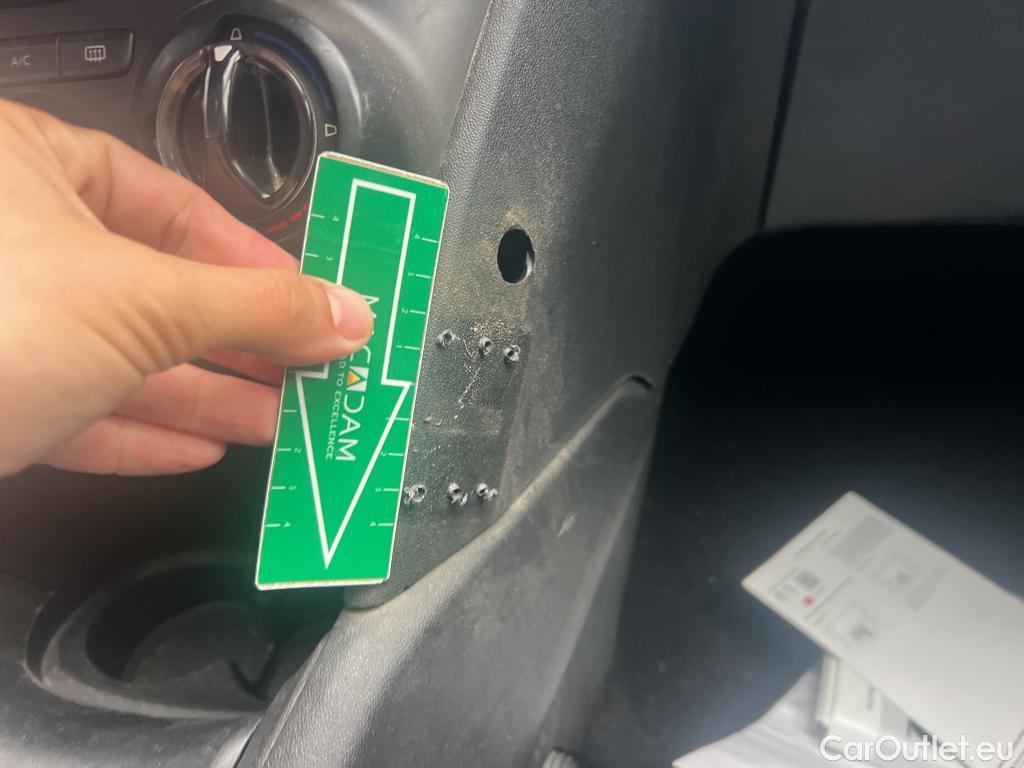  Peugeot  208 PEUGEOT  / 2019 / 5P / berlina con portón BlueHDi 73kW (100CV) Active #22