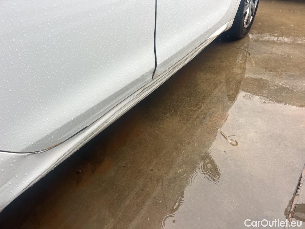  Peugeot  208 PEUGEOT  / 2019 / 5P / berlina con portón BlueHDi 73kW (100CV) Active #7