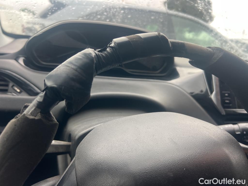  Peugeot  208 PEUGEOT  / 2019 / 5P / berlina con portón BlueHDi 73kW (100CV) Active #9