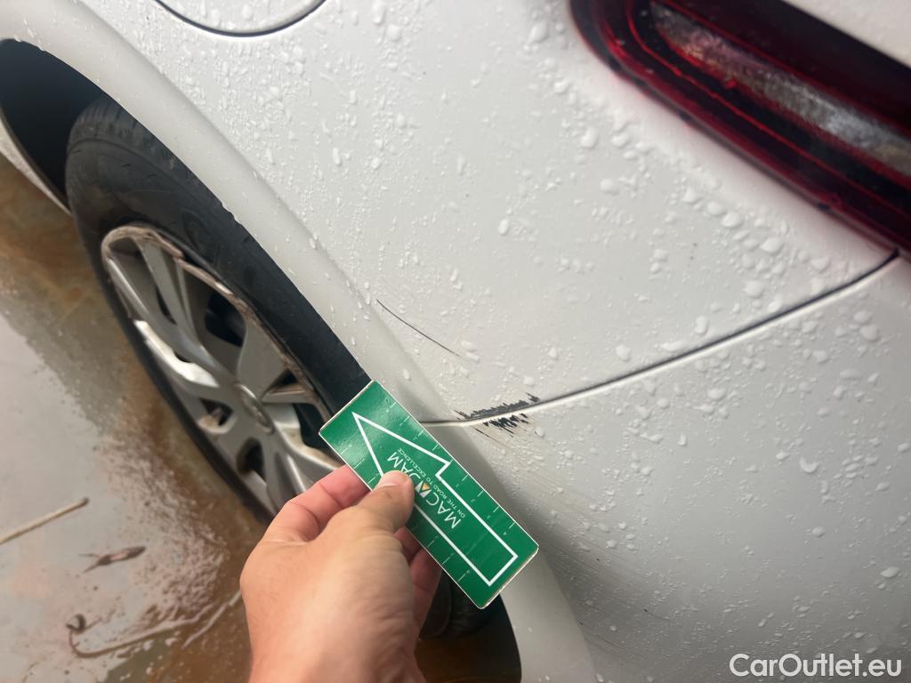  Peugeot  208 PEUGEOT  / 2019 / 5P / berlina con portón BlueHDi 73kW (100CV) Active #29