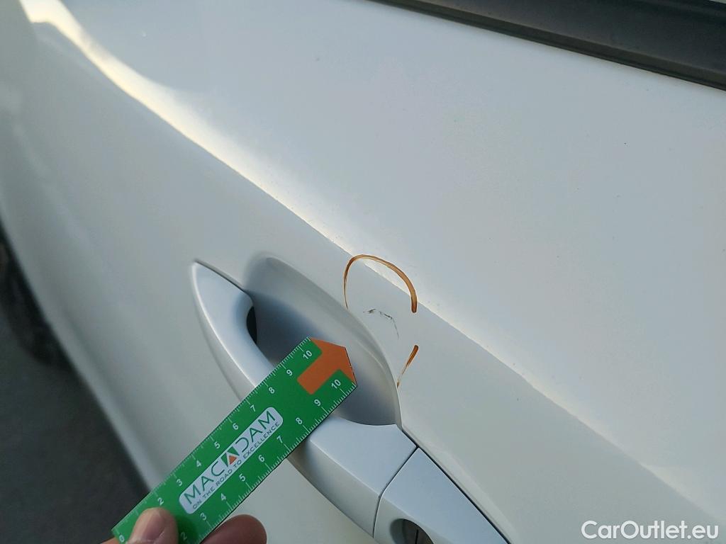  Peugeot  2008 PEUGEOT  / 2019 / 5P / todoterreno Active Pack BlueHDI 81kW (110CV) #3