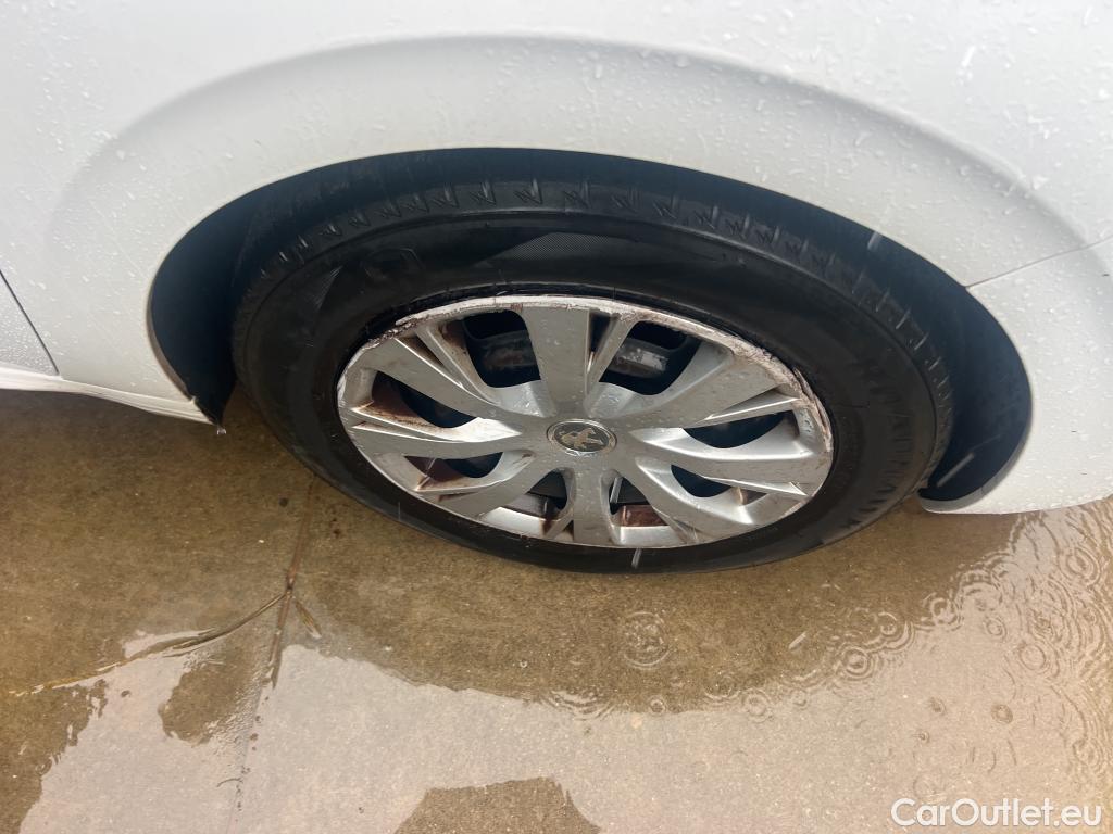  Peugeot  208 PEUGEOT  / 2019 / 5P / berlina con portón BlueHDi 73kW (100CV) Active #43