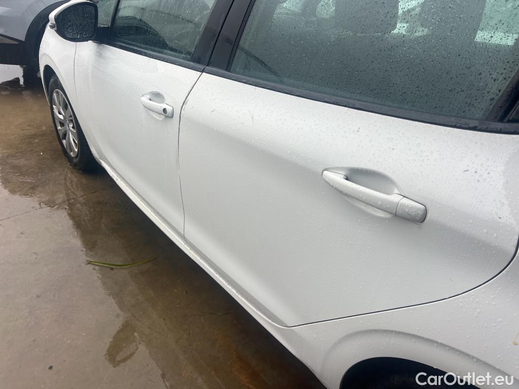  Peugeot  208 PEUGEOT  / 2019 / 5P / berlina con portón BlueHDi 73kW (100CV) Active #16