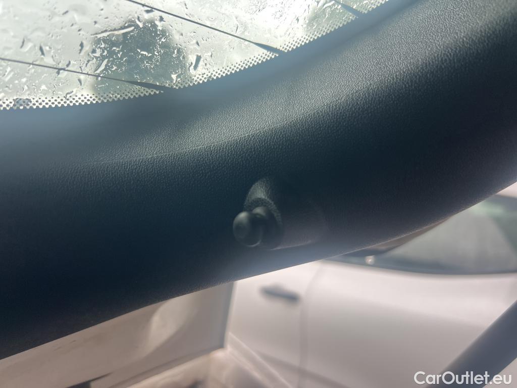  Peugeot  208 PEUGEOT  / 2019 / 5P / berlina con portón BlueHDi 73kW (100CV) Active #25