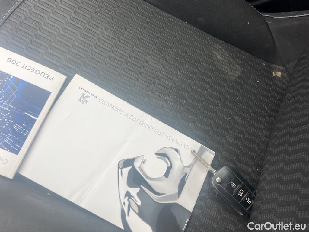 Peugeot  208 PEUGEOT  / 2019 / 5P / berlina con portón BlueHDi 73kW (100CV) Active #1