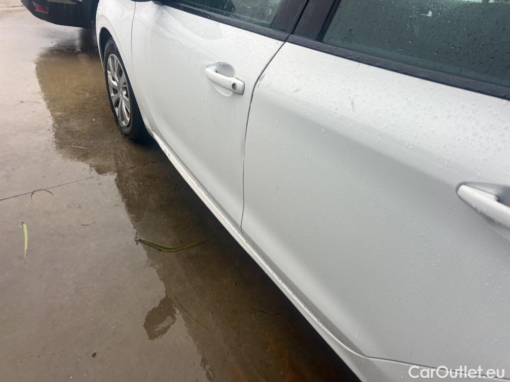  Peugeot  208 PEUGEOT  / 2019 / 5P / berlina con portón BlueHDi 73kW (100CV) Active #14