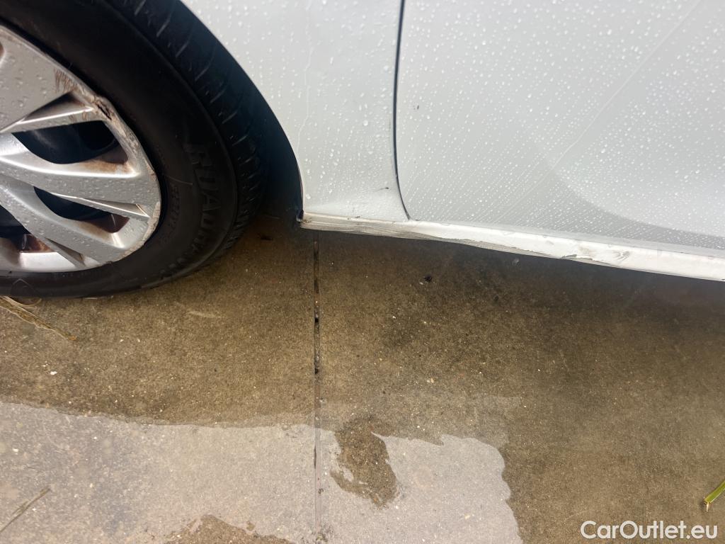  Peugeot  208 PEUGEOT  / 2019 / 5P / berlina con portón BlueHDi 73kW (100CV) Active #11