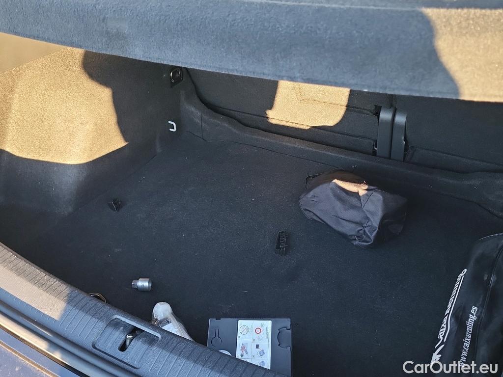  Volkswagen  Tiguan VOLKSWAGEN  / 2020 / 5P / todoterreno Life 2.0 TDI 110kW (150CV) DSG (AC2) #25