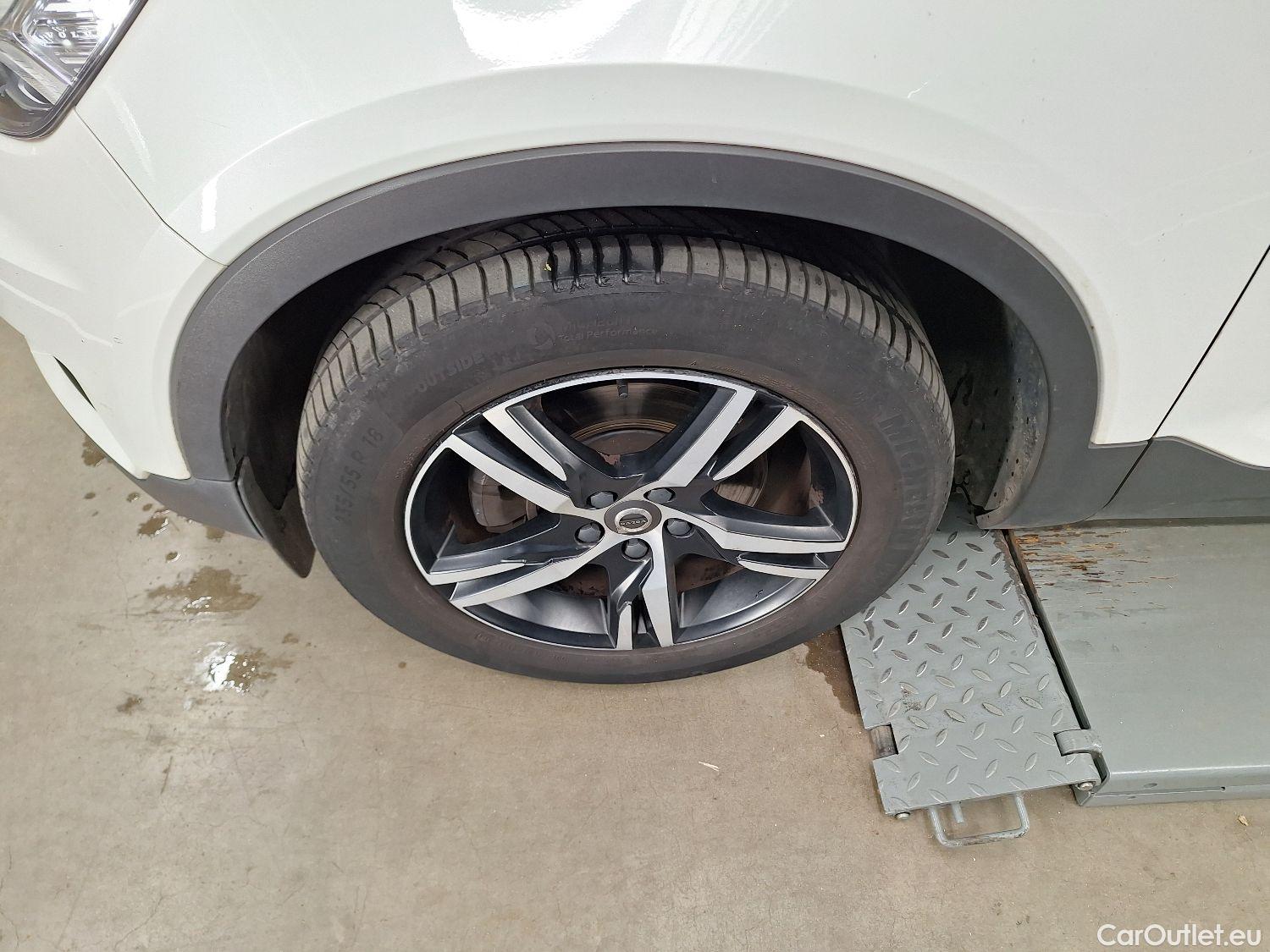  Volvo  XC 40 Volvo, XC40 '17, Volvo XC40 D4 AWD Geartronic R-Design 5d #32