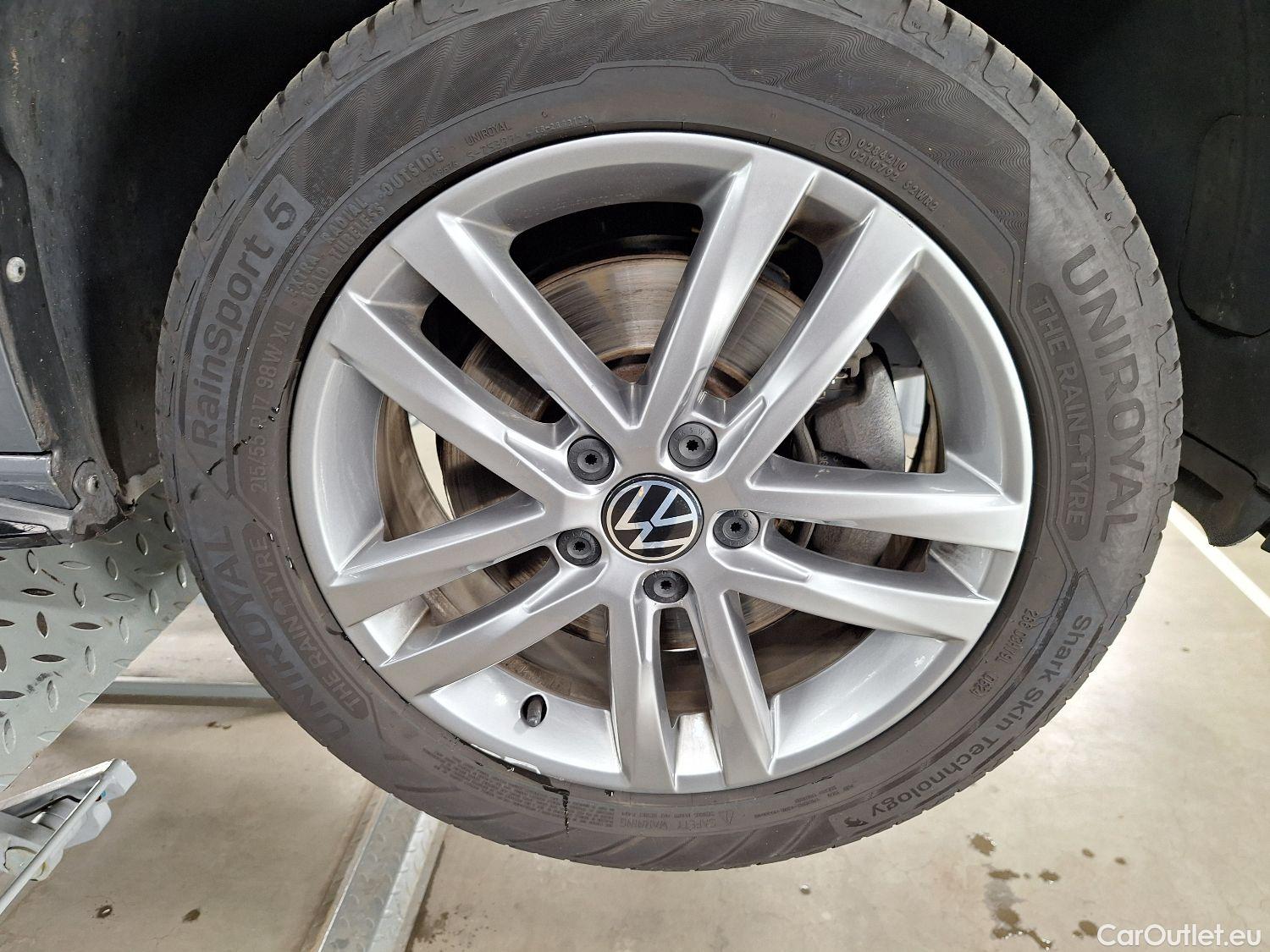  Volkswagen  Touran VW,  '15, Volkswagen  1.5 TSi Highline DSG 5d 7pl #1