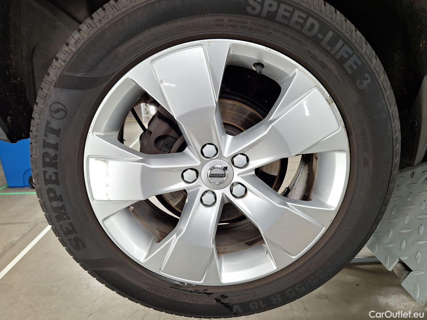  Volvo  XC 40 Volvo, XC40 '17, Volvo XC40 T3 Geartronic Momentum Pro 5d #6