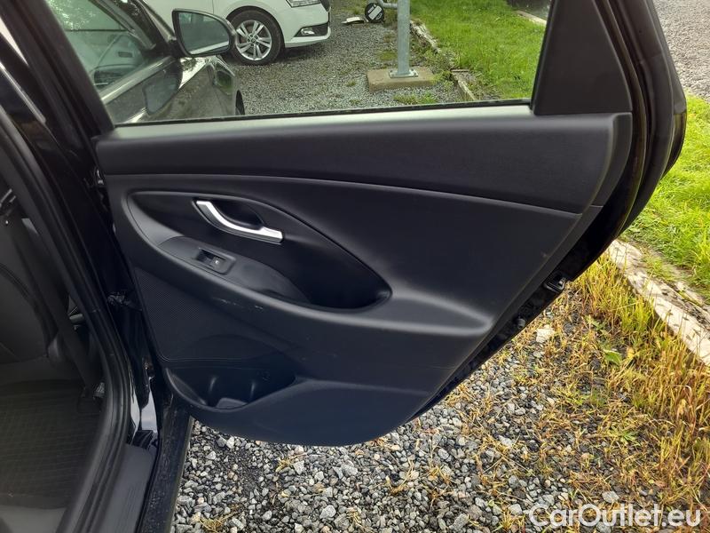  Hyundai  i30  (PD)(01.2017  ->)  kom.1.6CRDi 115 Smart #12