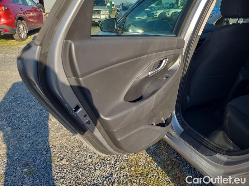  Hyundai  i30  (PD)(01.2017  ->)  kom.1.5T-GDI Family Smart #8