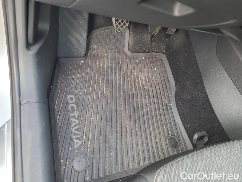  Skoda  Octavia  Combi (NX3)(2020) Oct.Combi 1.5TSI 110 Style #4