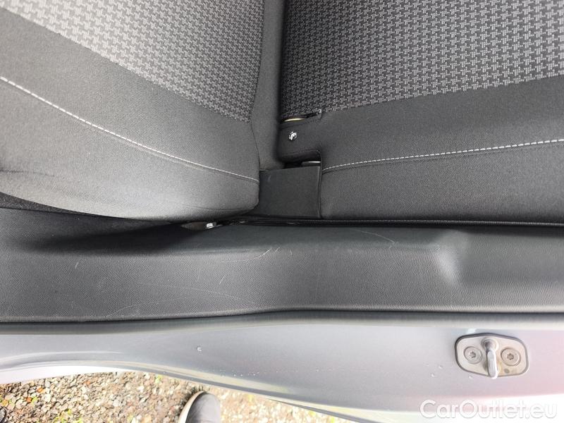  Peugeot  308 -SW  (P5) (2021)  SW 1.5BHDi 130 ACTIVE P 5d #18