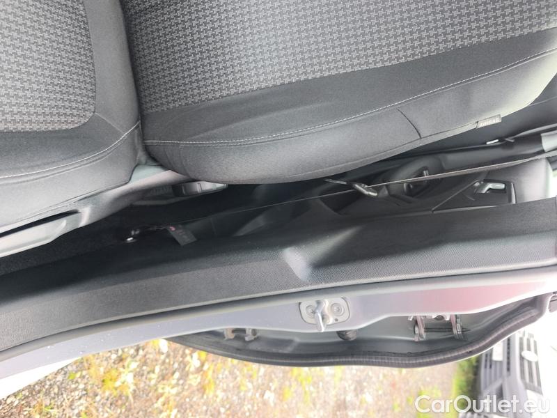  Peugeot  308 -SW  (P5) (2021)  SW 1.5BHDi 130 ACTIVE P 5d #17