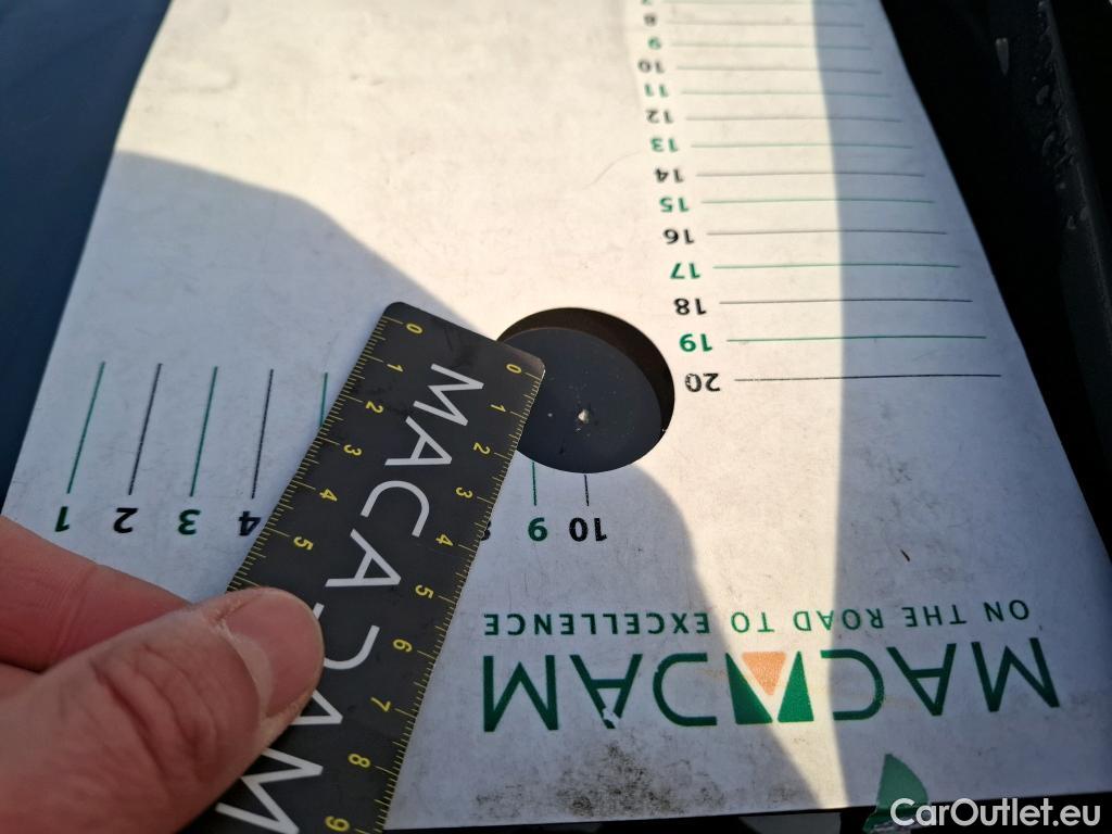  Mercedes  A-Klasse MERCEDES-BENZ Classe A Compact / 2018 / 5P / Berline A 180 d Business Line 7G-DCT #4