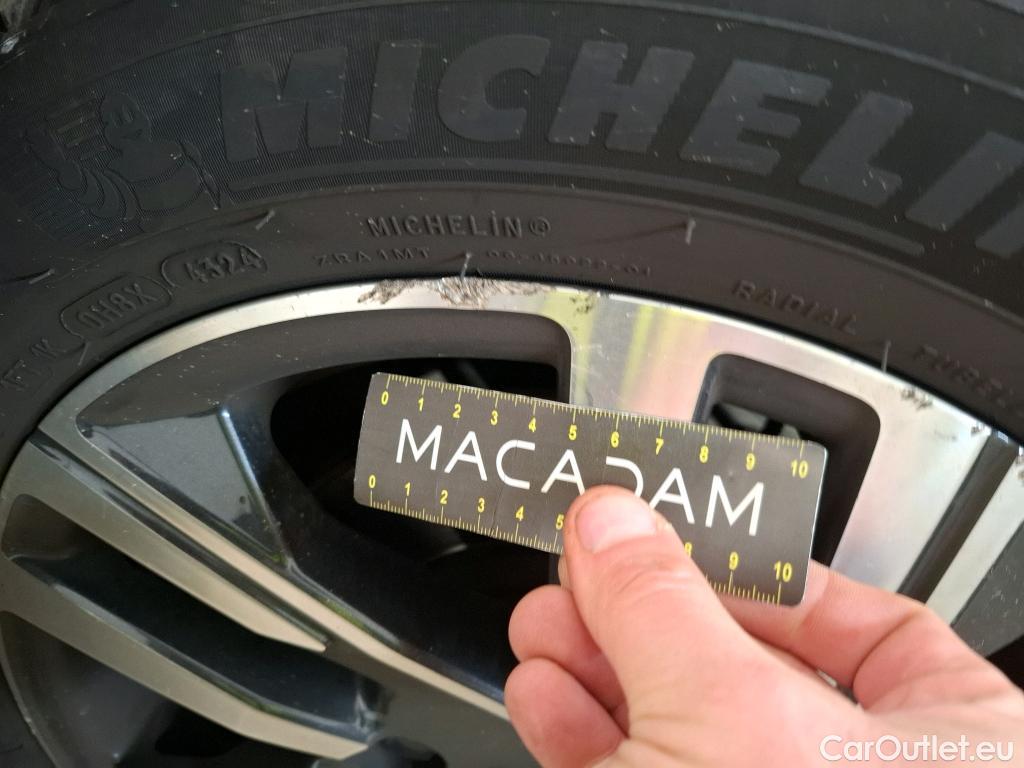  Peugeot  208  Allure Pack 1.2 PureTech 100CV BVA8 E6d #24