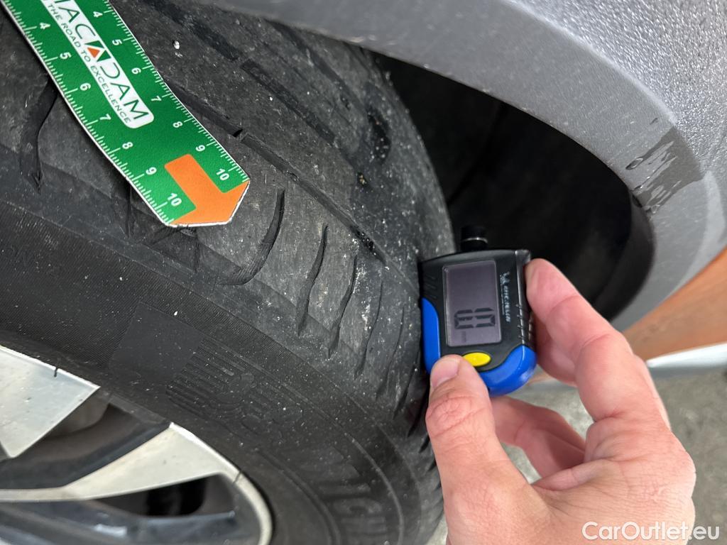  Peugeot  2008  Allure Pack 1.5 HDi 130CV BVA8 E6d #2