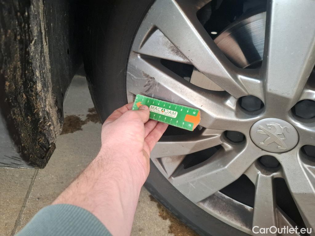  Peugeot  3008  II Active Pack 1.5 HDi 130CV BVA8 E6d #51