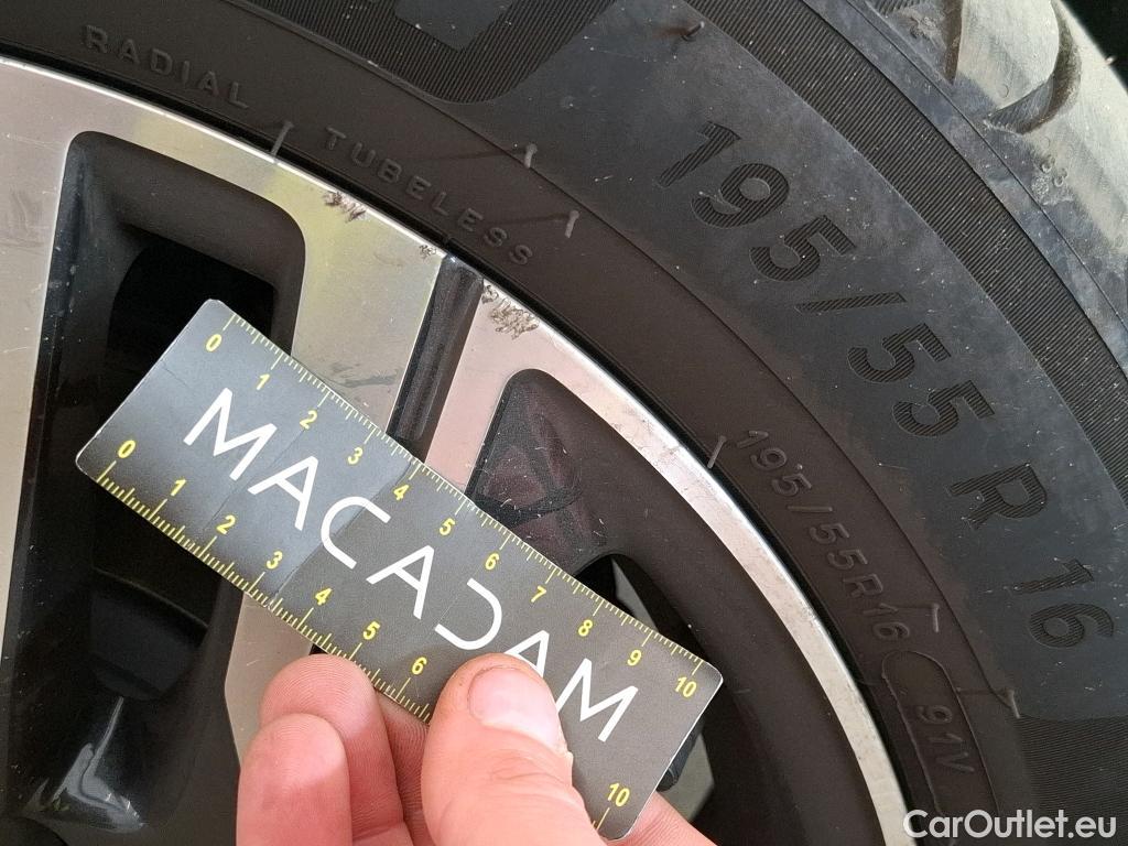  Peugeot  208  Allure Pack 1.2 PureTech 100CV BVA8 E6d #25