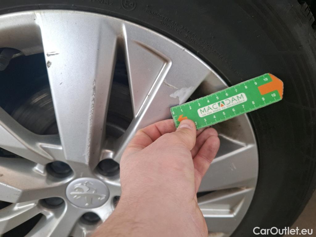  Peugeot  3008  II Active Pack 1.5 HDi 130CV BVA8 E6d #37