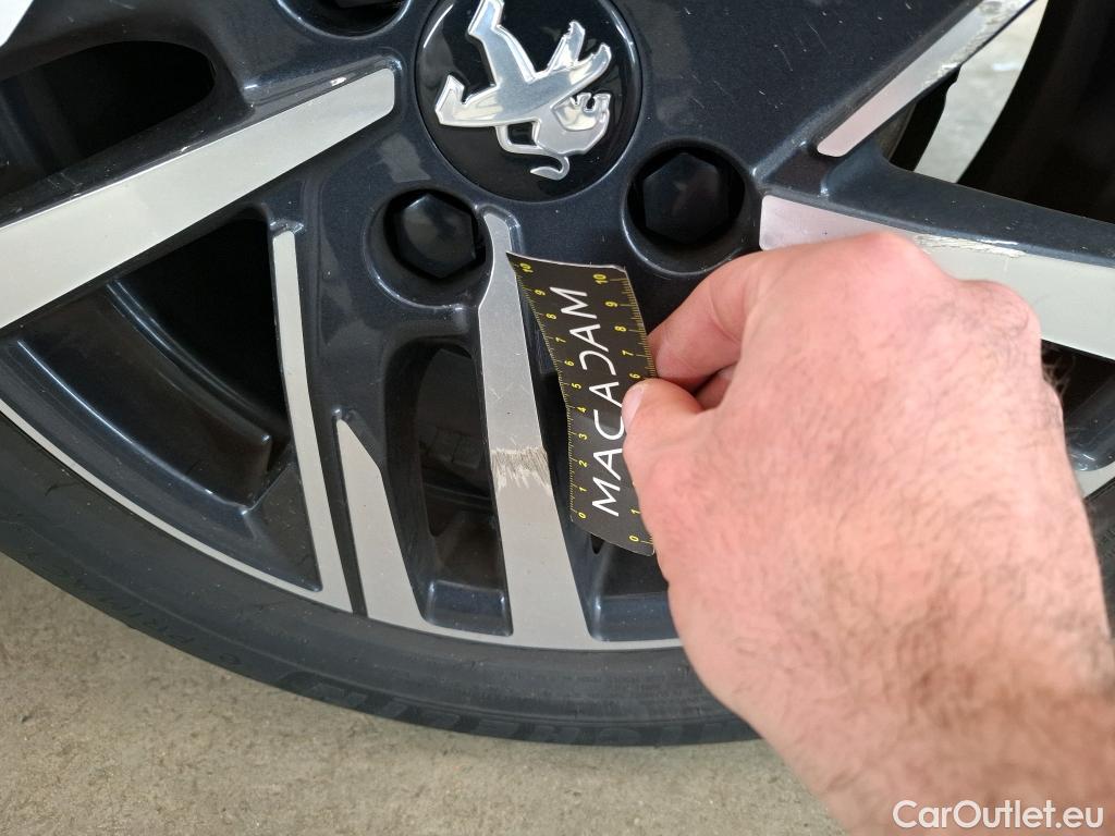  Peugeot  208  Allure Pack 1.2 PureTech 100CV BVA8 E6d #43