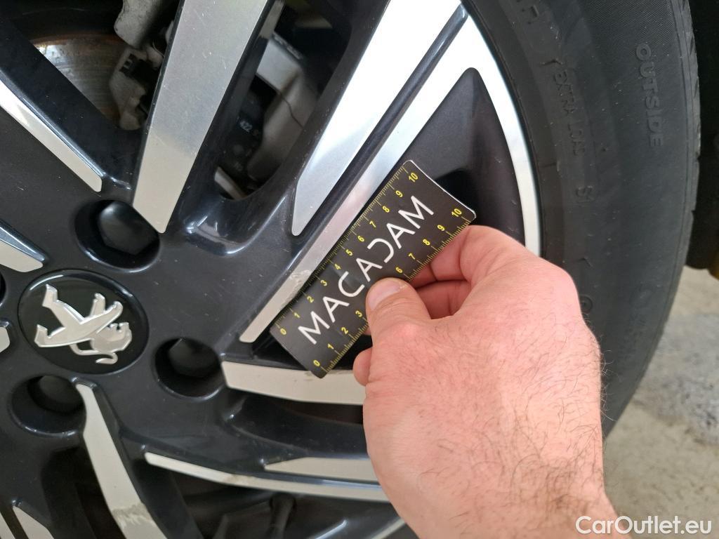  Peugeot  208  Allure Pack 1.2 PureTech 100CV BVA8 E6d #42