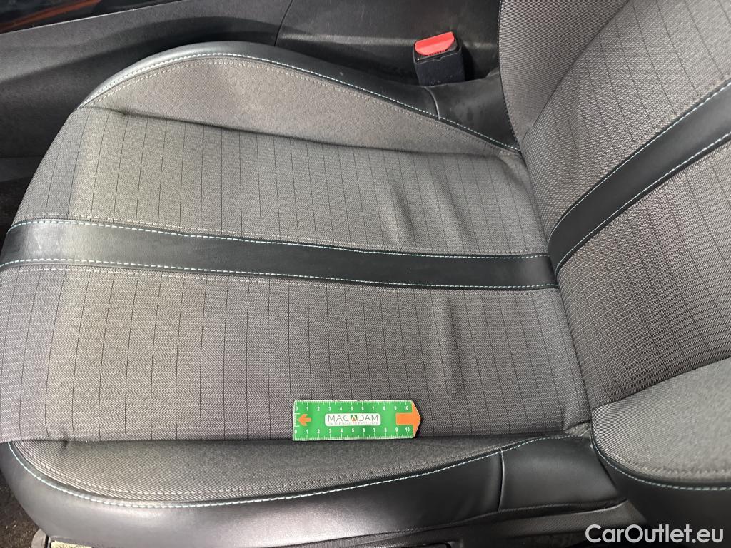  Peugeot  2008  Allure Pack 1.5 HDi 130CV BVA8 E6d #15