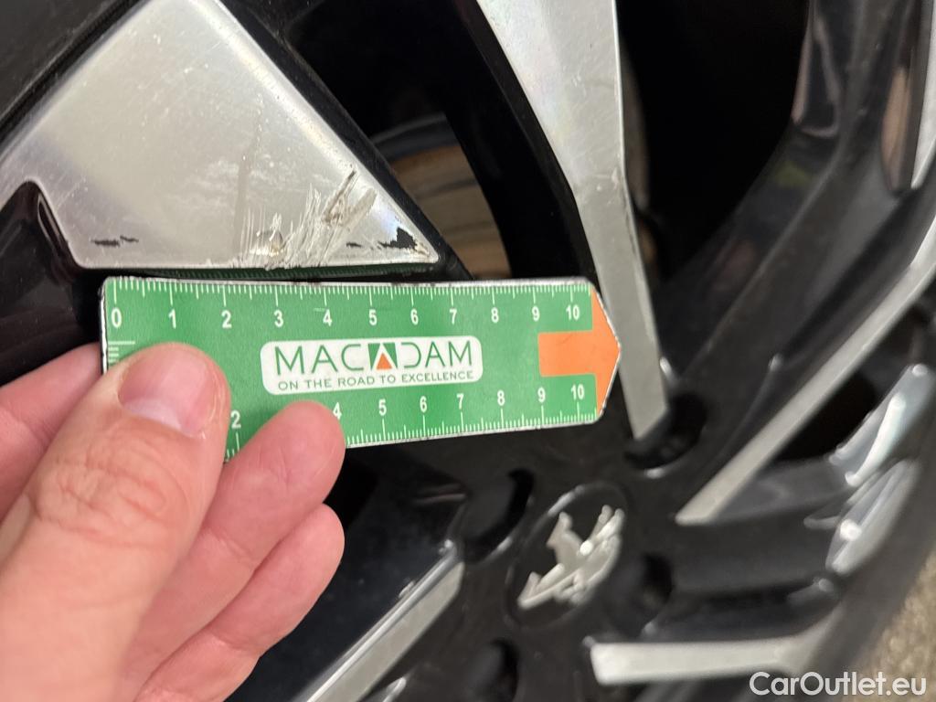  Peugeot  2008  Allure Pack 1.5 HDi 130CV BVA8 E6d #10