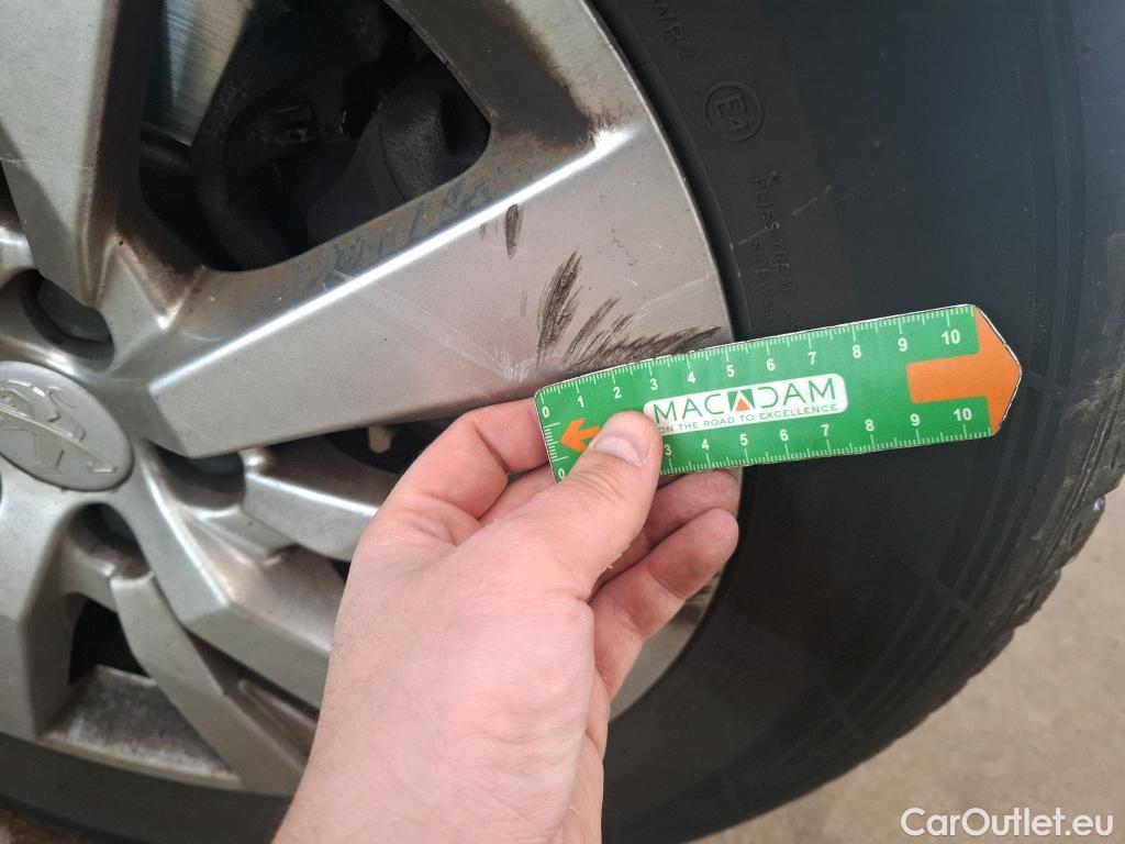  Peugeot  3008  II Active Pack 1.5 HDi 130CV BVA8 E6d #44