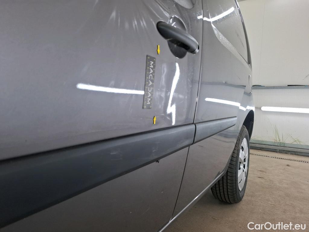  Renault  Kangoo RENAULT  Express / 2013 / 4P / Fourgonnette Grand Confort TCe 115 EDC #17