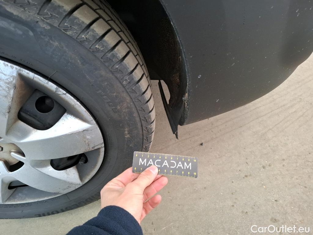  Renault  Kangoo RENAULT  Express / 2013 / 4P / Fourgonnette Grand Confort TCe 115 EDC #25