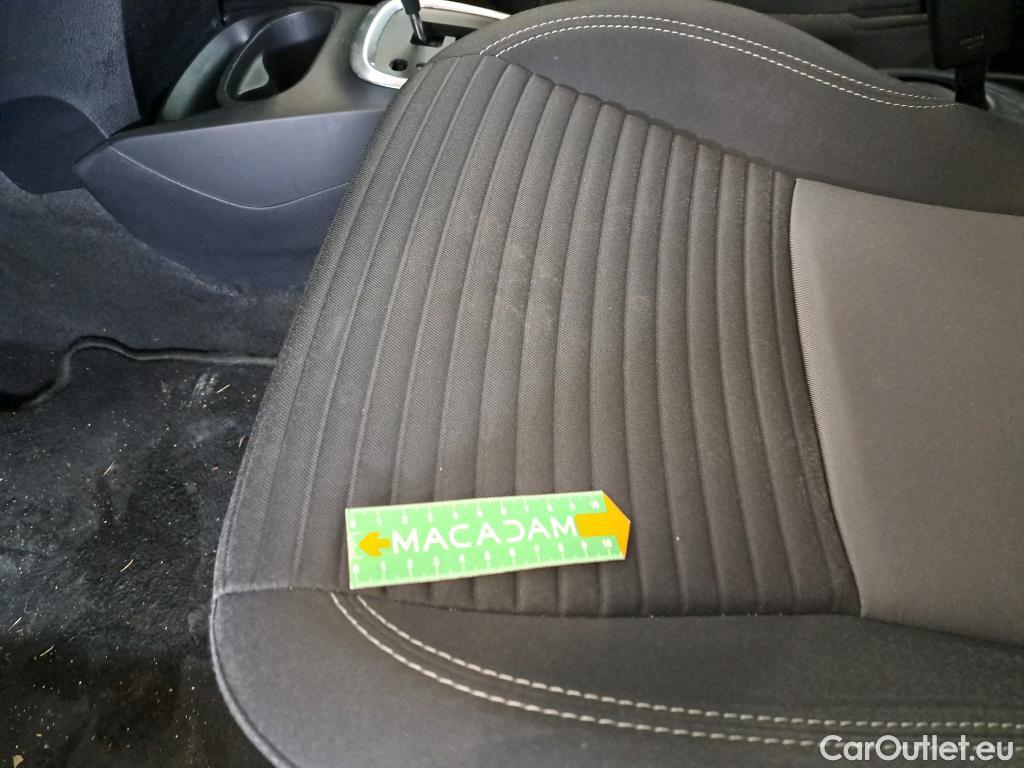  Toyota  Yaris TOYOTA  Hybride 5p Berline 15 VVT I HYBRID France #9