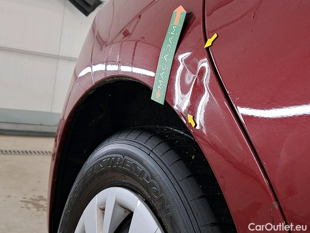  Toyota  Yaris TOYOTA  Hybride 5p Berline 15 VVT I HYBRID France #4