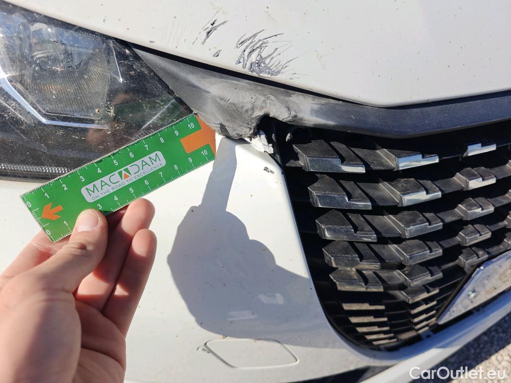  Peugeot  208 PEUGEOT  / 2019 / 5P / berlina con portón BlueHDi 73kW (100CV) Allure #2