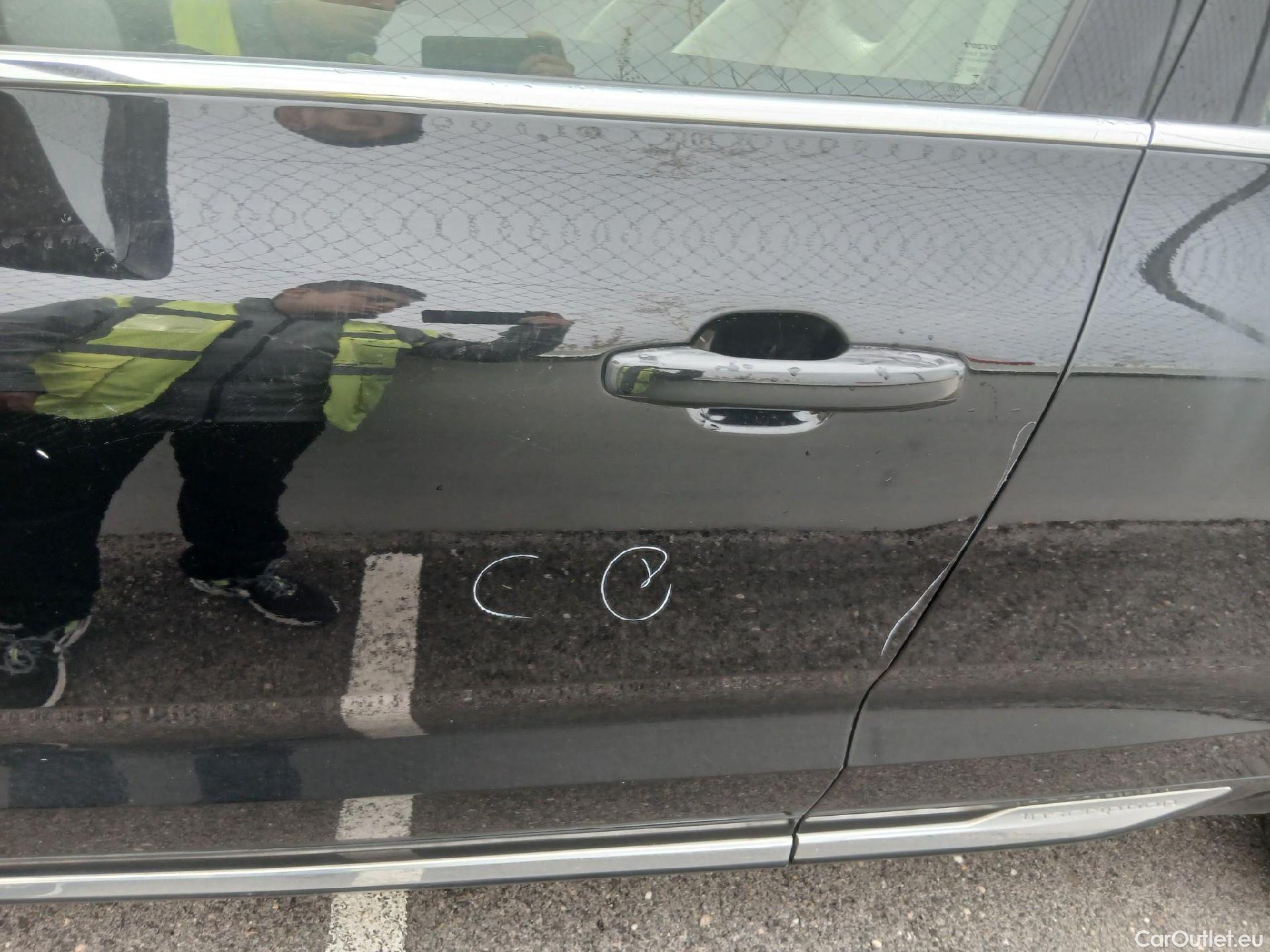  Volvo  XC60 VOLVO  / 2017 / 5P / todoterreno 2.0 T8 AWD Inscription Auto #21