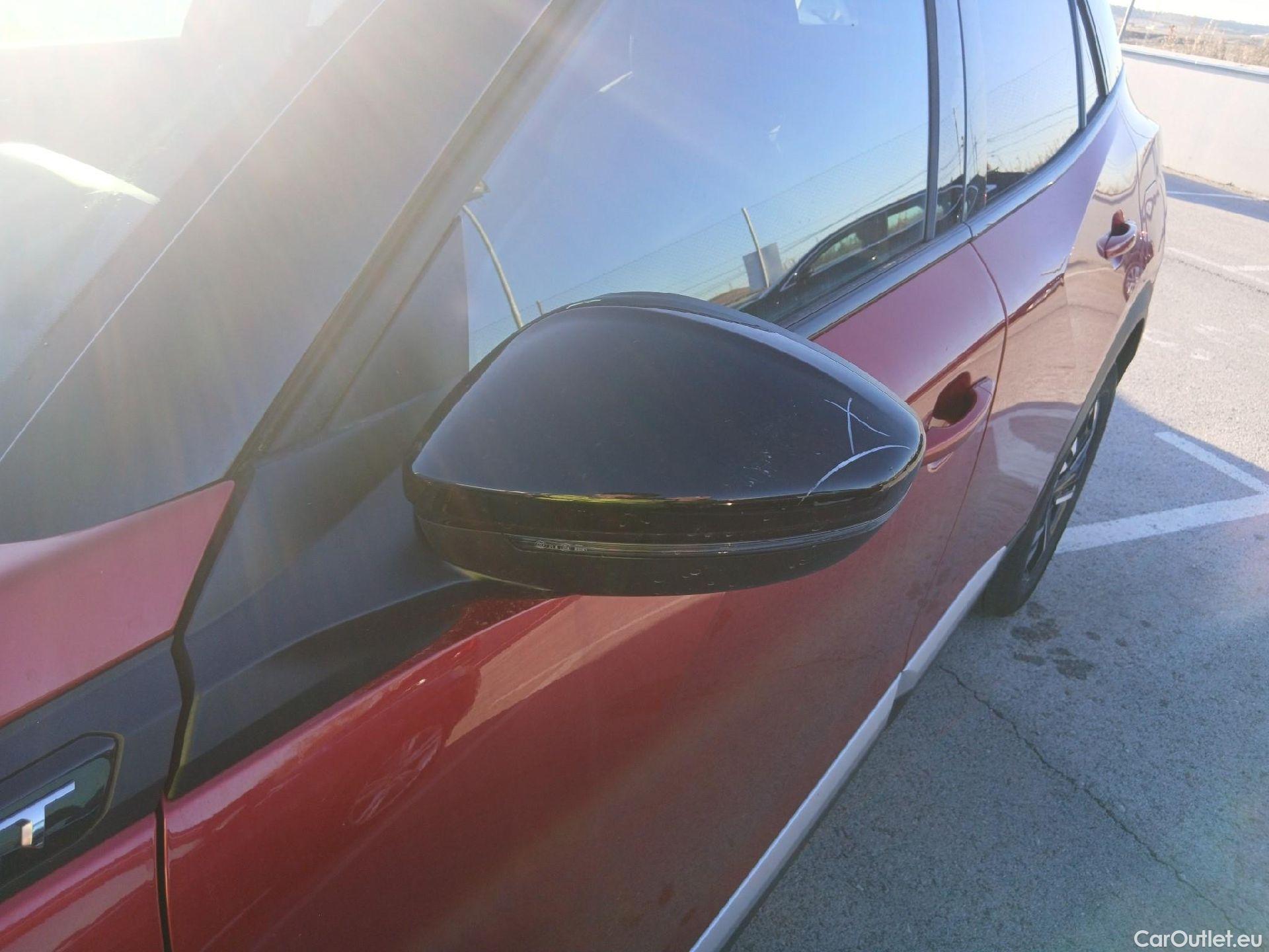  Peugeot  2008 PEUGEOT  / 2019 / 5P / todoterreno GT Puretech 130 S&S EAT8 #11