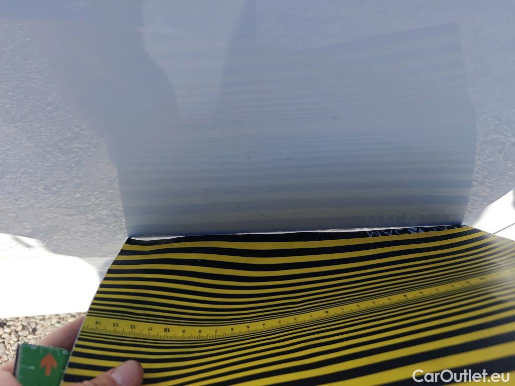  Peugeot  208 PEUGEOT  / 2019 / 5P / berlina con portón BlueHDi 73kW (100CV) Allure #67