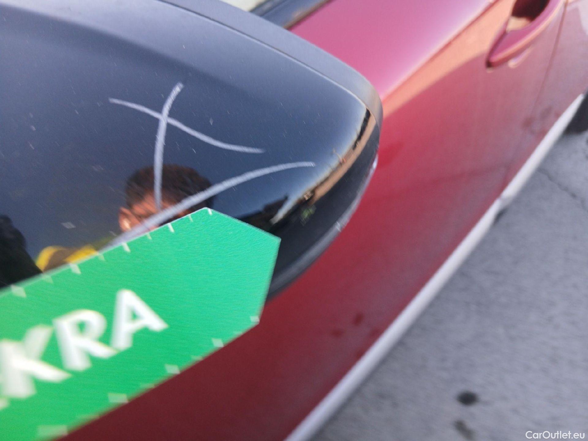  Peugeot  2008 PEUGEOT  / 2019 / 5P / todoterreno GT Puretech 130 S&S EAT8 #12