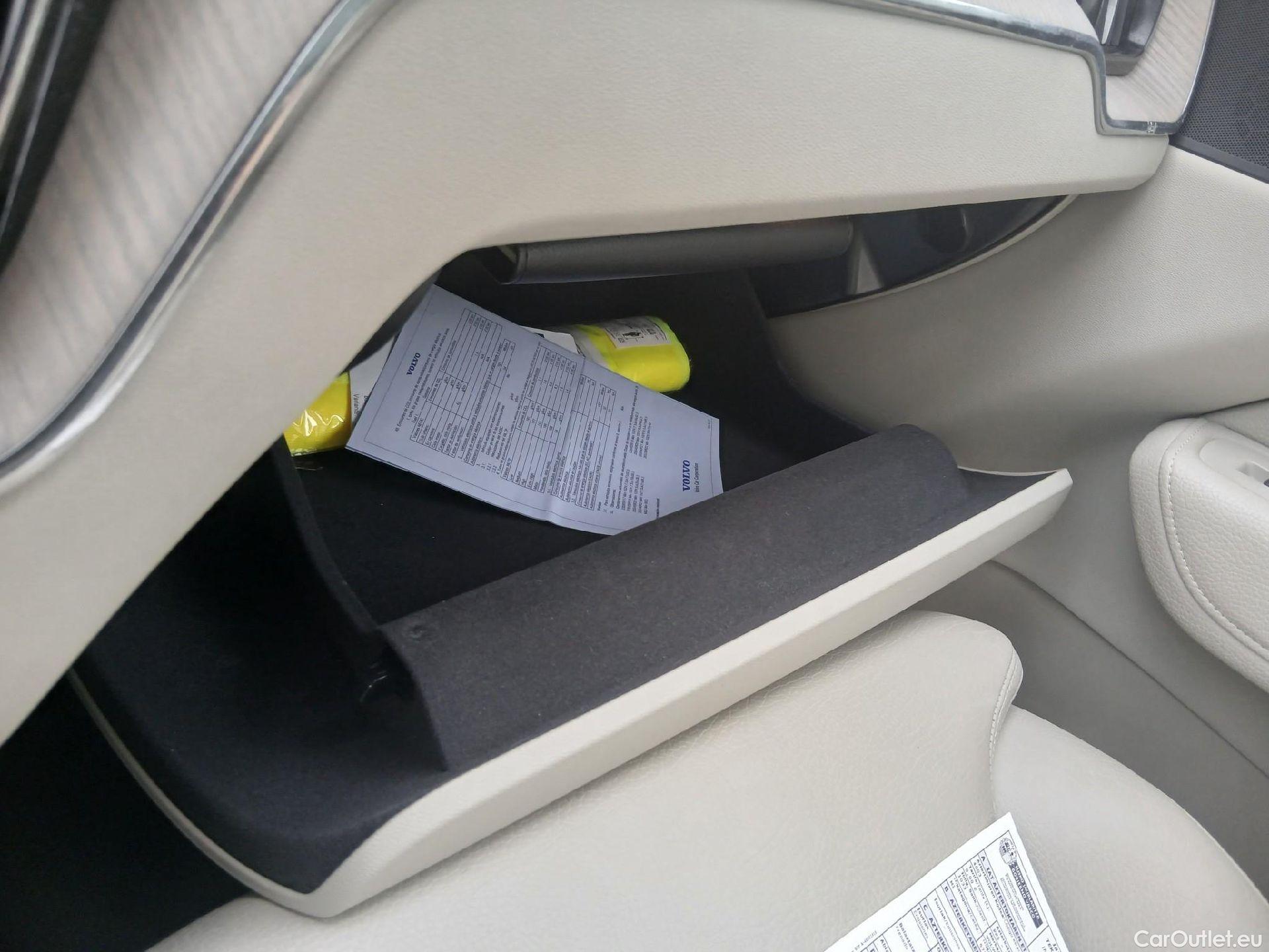  Volvo  XC60 VOLVO  / 2017 / 5P / todoterreno 2.0 T8 AWD Inscription Auto #1