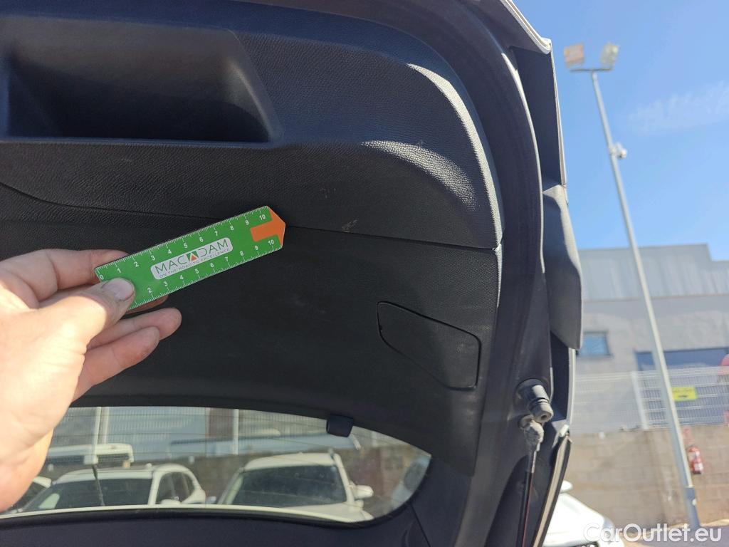  Peugeot  308 PEUGEOT  / 2017 / 5P / berlina con portón 5p Style BlueHDi 130 S&S #18