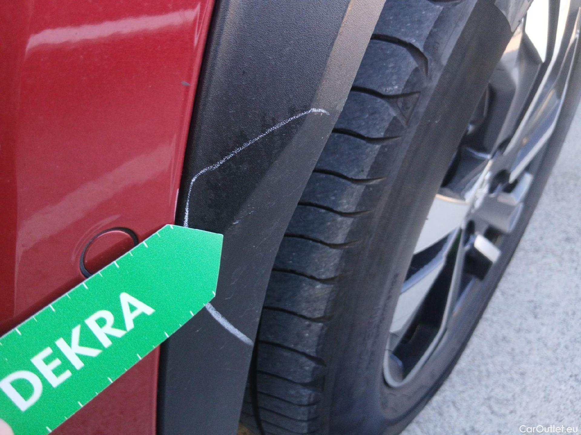  Peugeot  2008 PEUGEOT  / 2019 / 5P / todoterreno GT Puretech 130 S&S EAT8 #10